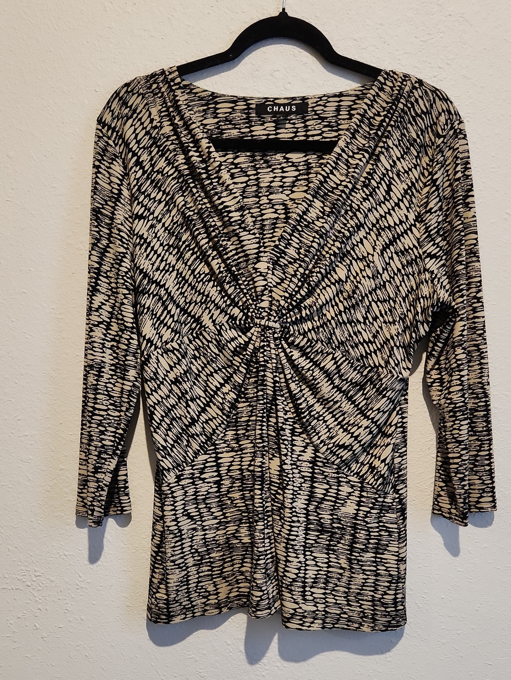 Chaus Twist Front V-Neck Top Sz L Black Cream Print
